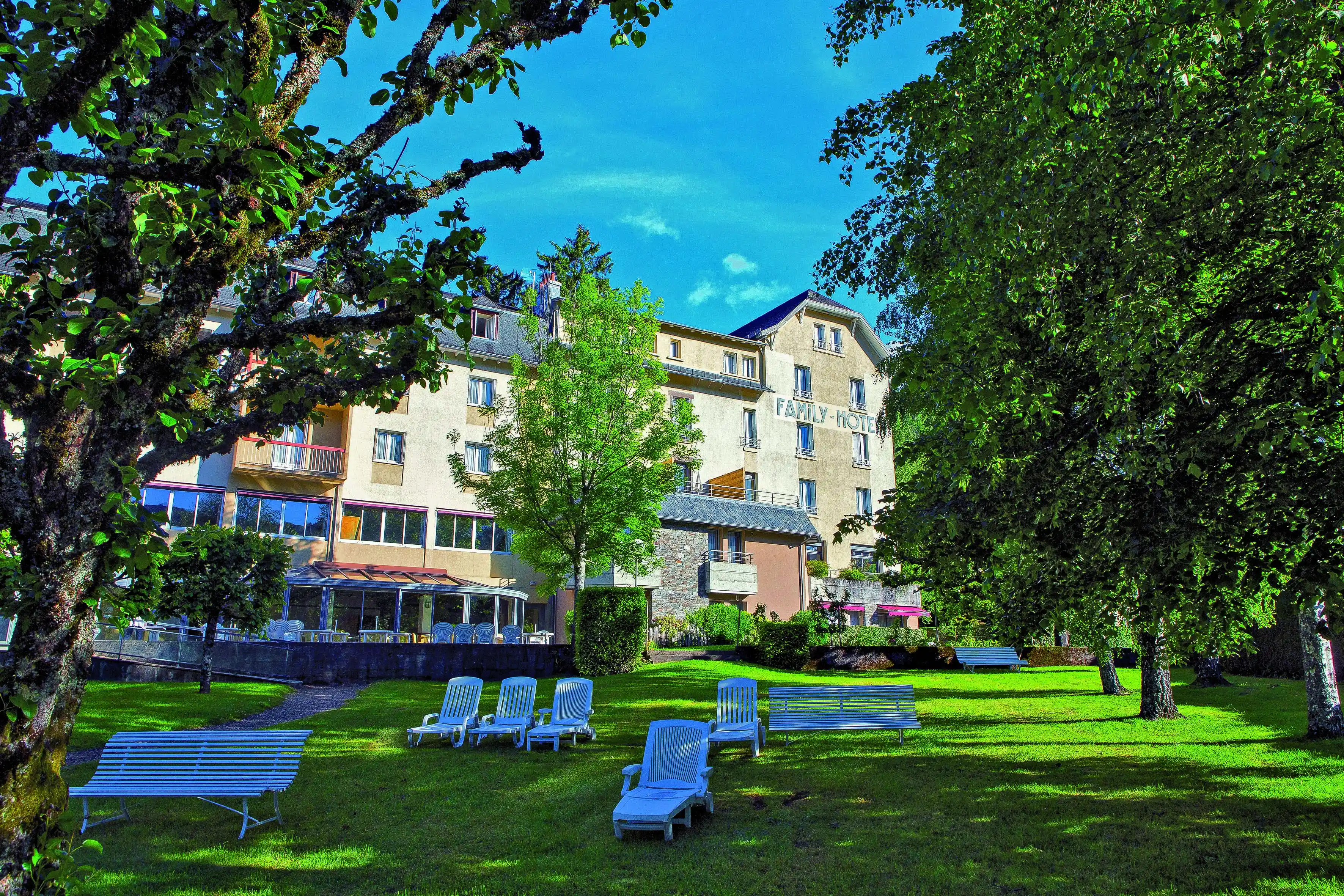 Lagrange Vacances&reg;  - Vic-sur-Cere - Hotel le Family