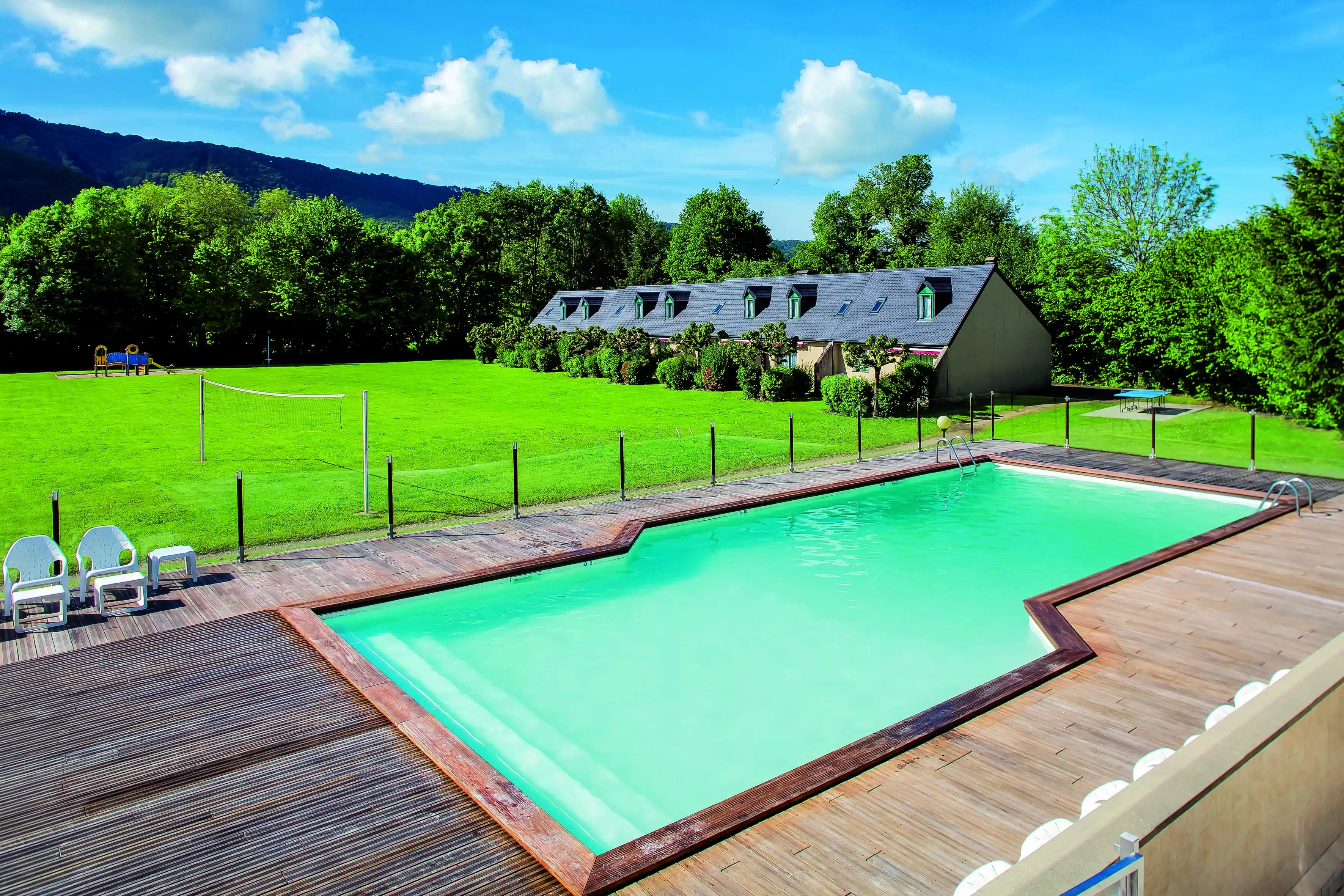 Lagrange Vacances&reg;  - Vic-sur-Cere - Hotel le Family