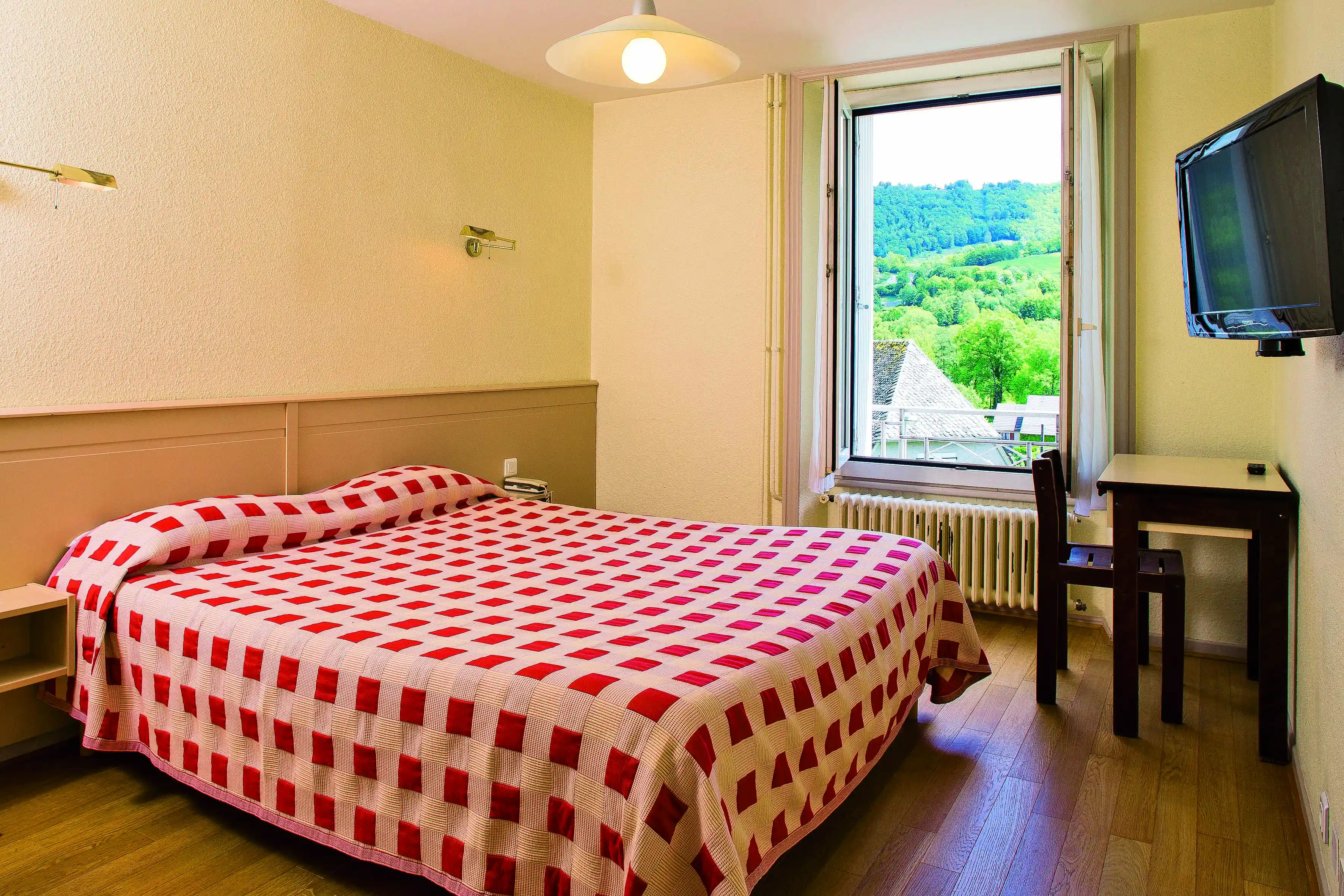 Lagrange Vacances&reg;  - Vic-sur-Cere - Hotel le Family
